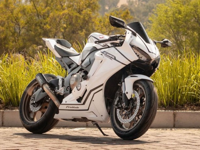 Carena Moto Honda CBR1000RR 2017-2023 - Bianco Nero Banda Fireblade