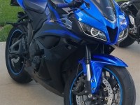 Stavo cercando carene di buona qualità dopo aver acquistato la mia bici l'anno scorso. La mia moto era chiara e nera, ma sono riuscito a trovare le carene blu e nere perfette dalla loro vasta selezione! Sfortunatamente, ho colpito un cervo mentre guidavo e la moto è andata distrutta, ma ho intenzione di acquistare di nuovo le stesse carene perché sono di ottima qualità soprattutto per il prezzo che paghi!