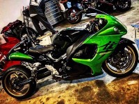 L'attesa è stata un po' più lunga del previsto e ho continuato a inviare loro e-mail e loro hanno risposto a tutte e mi hanno rassicurato che sarebbero arrivati ​​presto. Mi è piaciuto il fatto che abbiano ricontrollato i colori prima del rivestimento trasparente. E quando la mia plastica è arrivata qui, amico, sono rimasto stupito che fossero ancora migliori di quanto immaginassi.